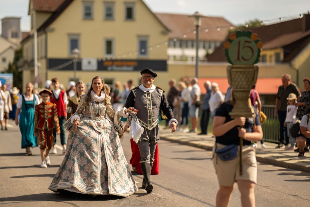 Weikersheim<br>606. Kärwe<br>hist. Umzug 1